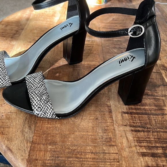 FIONI Clothing Shoes - COPY - Fioni size 9 ankle strap sandals. Chunky 3 inch heel. In excellent cond…